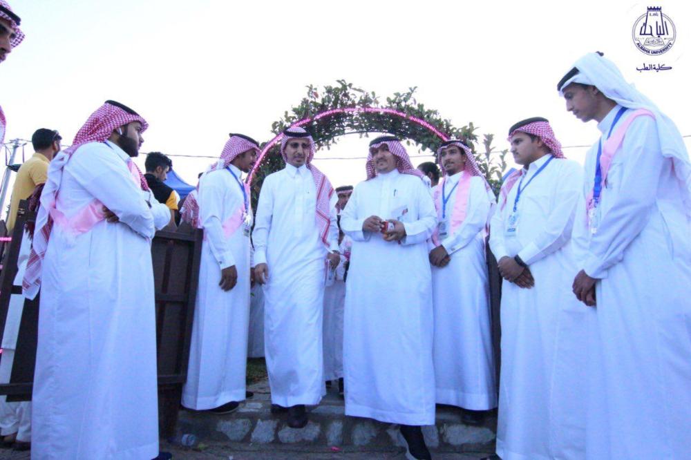 كلية الطب بجامعة الباحة تُقيم حملة توعوية بالتزامن مع الشهر العالمي لسرطان الثدي