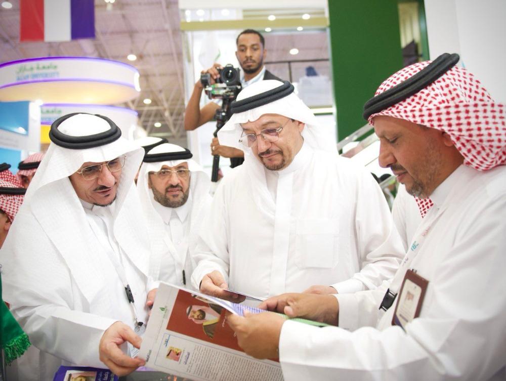 معالي وزير التعليم يزور جناح جامعة الباحة المشارك في المؤتمر والمعرض الدولي للتعليم 2022