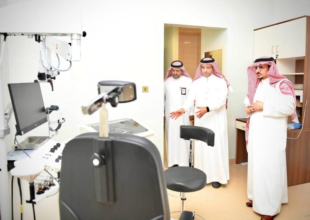 معالي رئيس جامعة الباحة يزور المركز الطبي الجامعي