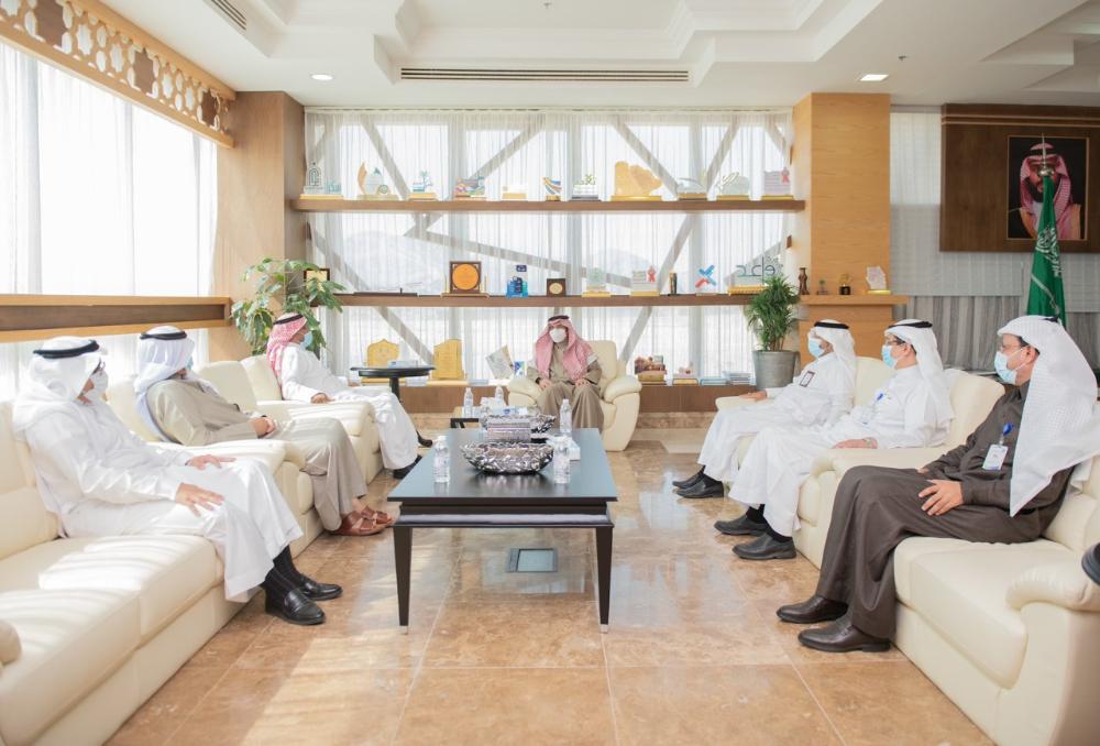 معالي رئيس جامعة الباحة يستقبل عميد معهد البحوث والاستشارات بجامعة الملك عبدالعزيز